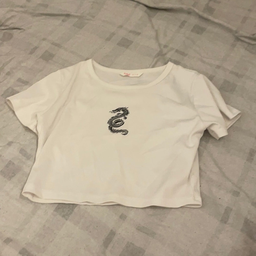 Romwe dragon graphic t